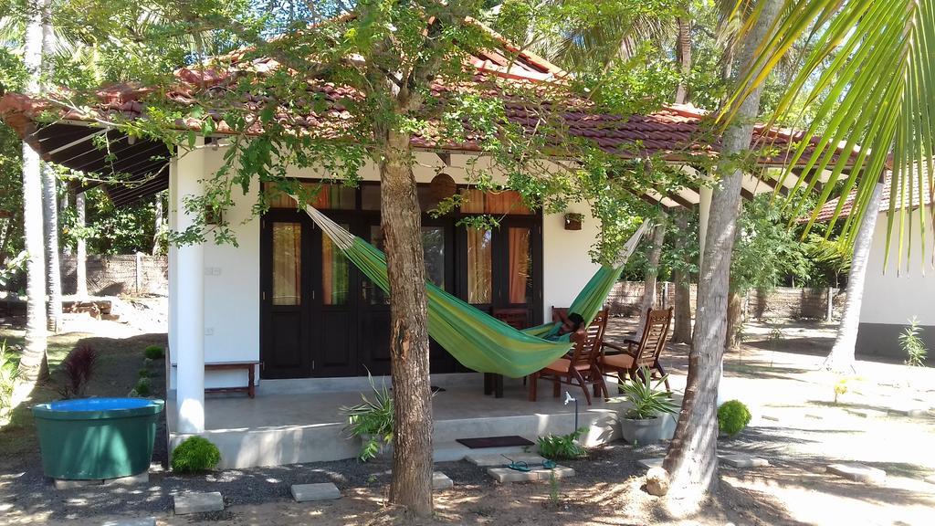 Chillenjoy Cabanas & Restaurant Тангалла Экстерьер фото