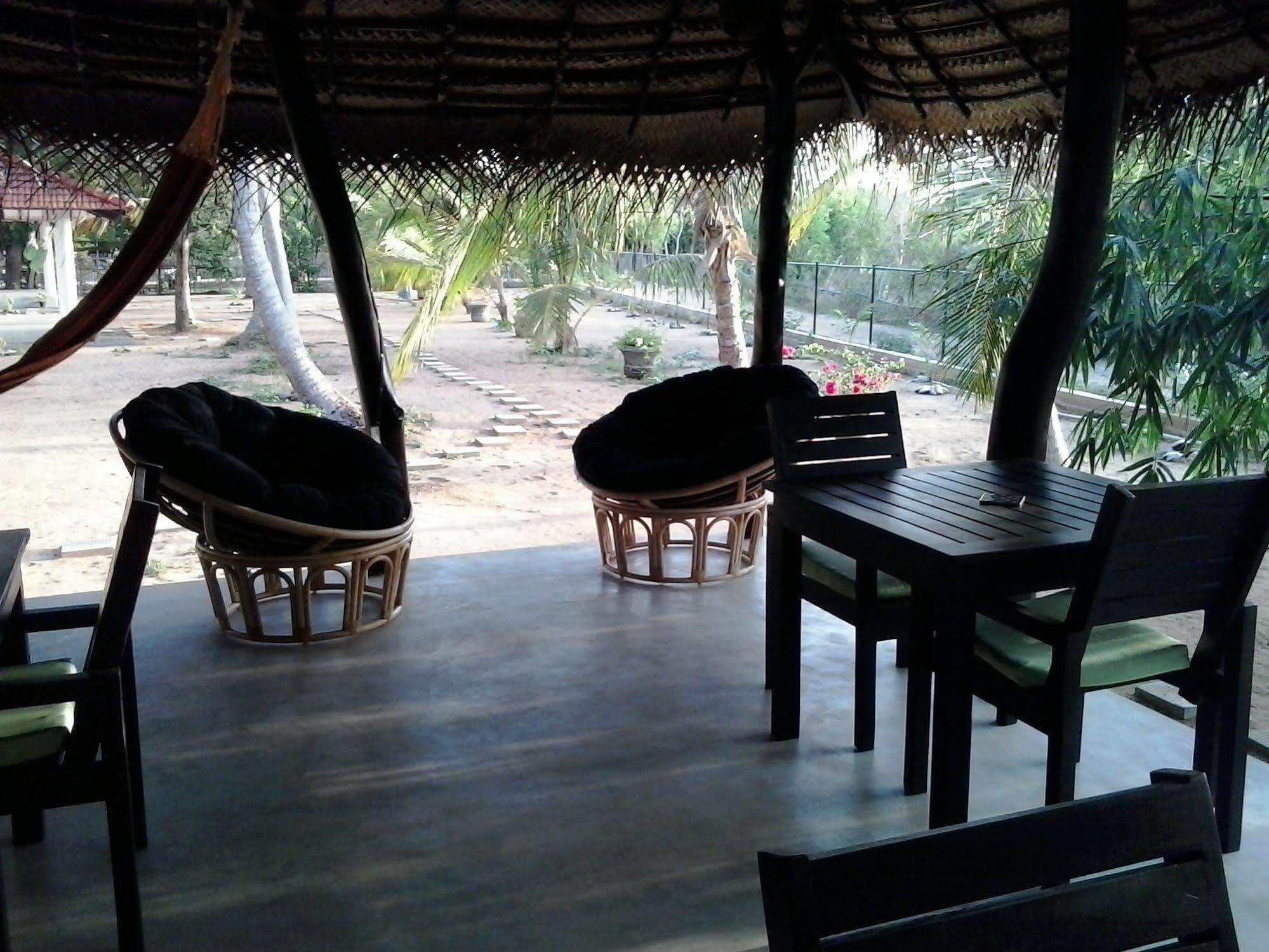 Chillenjoy Cabanas & Restaurant Тангалла Экстерьер фото