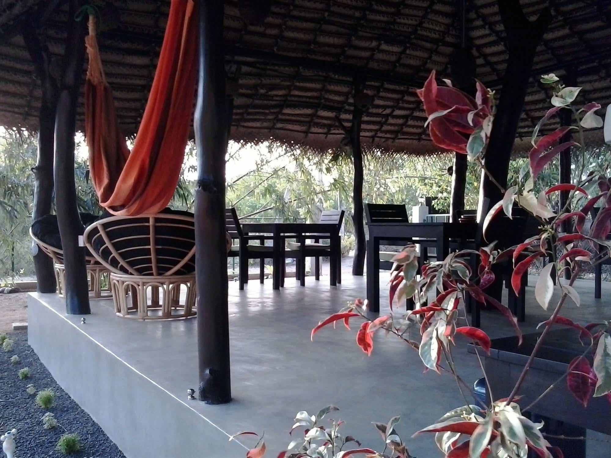Chillenjoy Cabanas & Restaurant Тангалла Экстерьер фото
