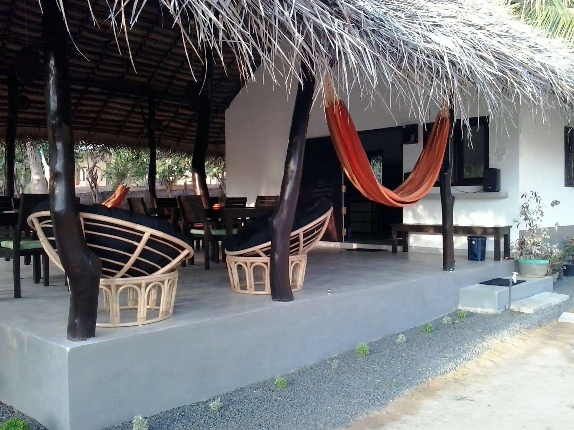 Chillenjoy Cabanas & Restaurant Тангалла Экстерьер фото